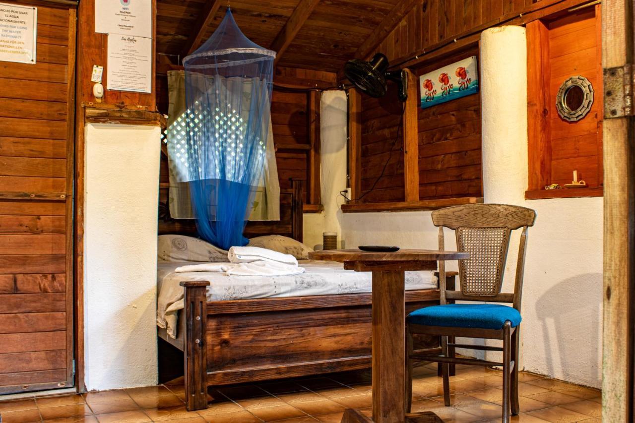Chalet Y Cabinas Hibiscus Cahuita Esterno foto