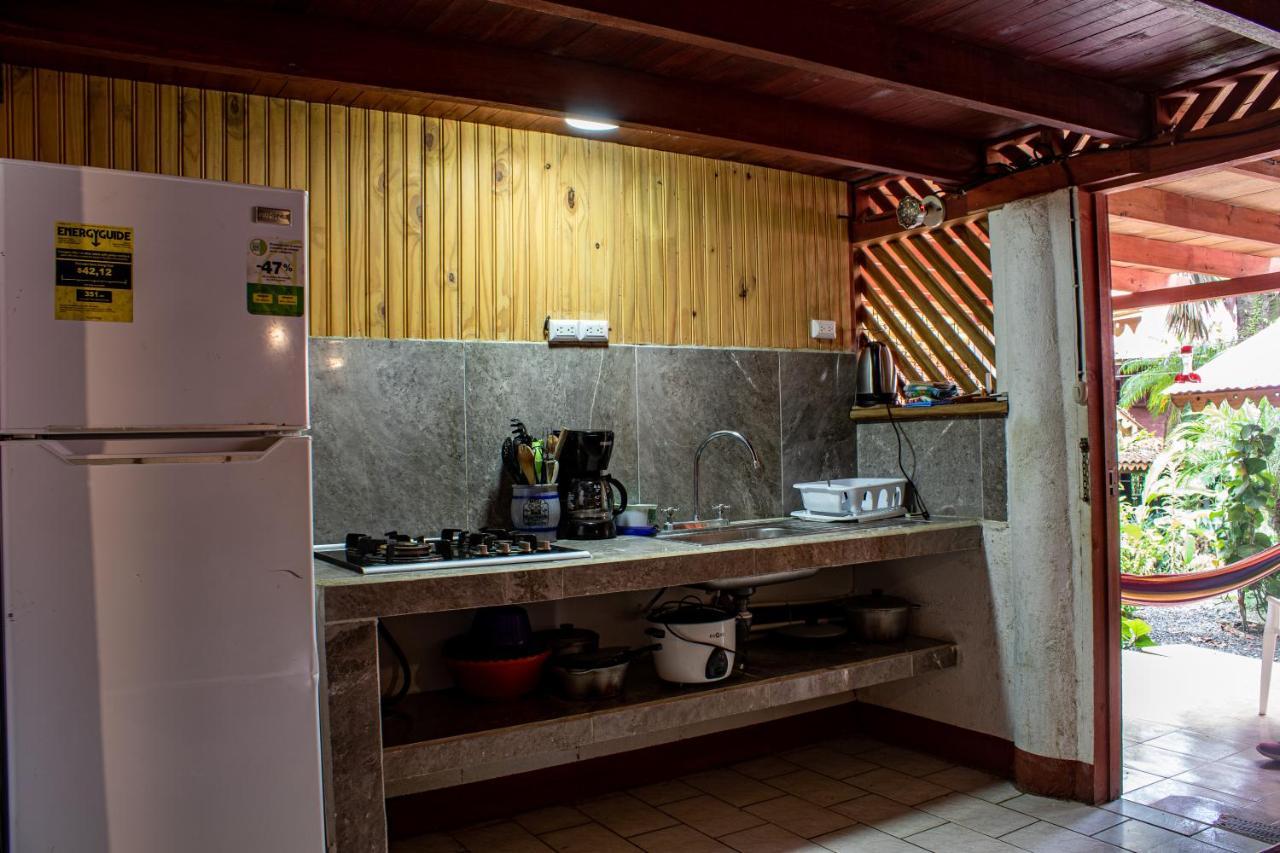 Chalet Y Cabinas Hibiscus Cahuita Esterno foto
