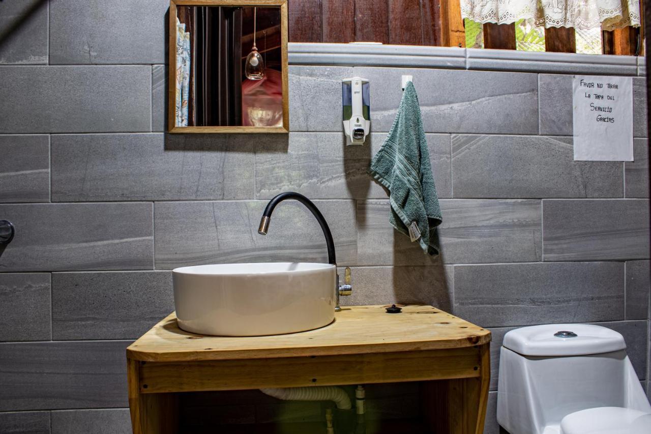 Chalet Y Cabinas Hibiscus Cahuita Esterno foto