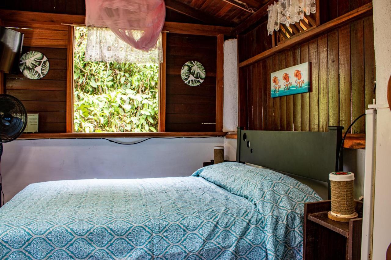 Chalet Y Cabinas Hibiscus Cahuita Esterno foto