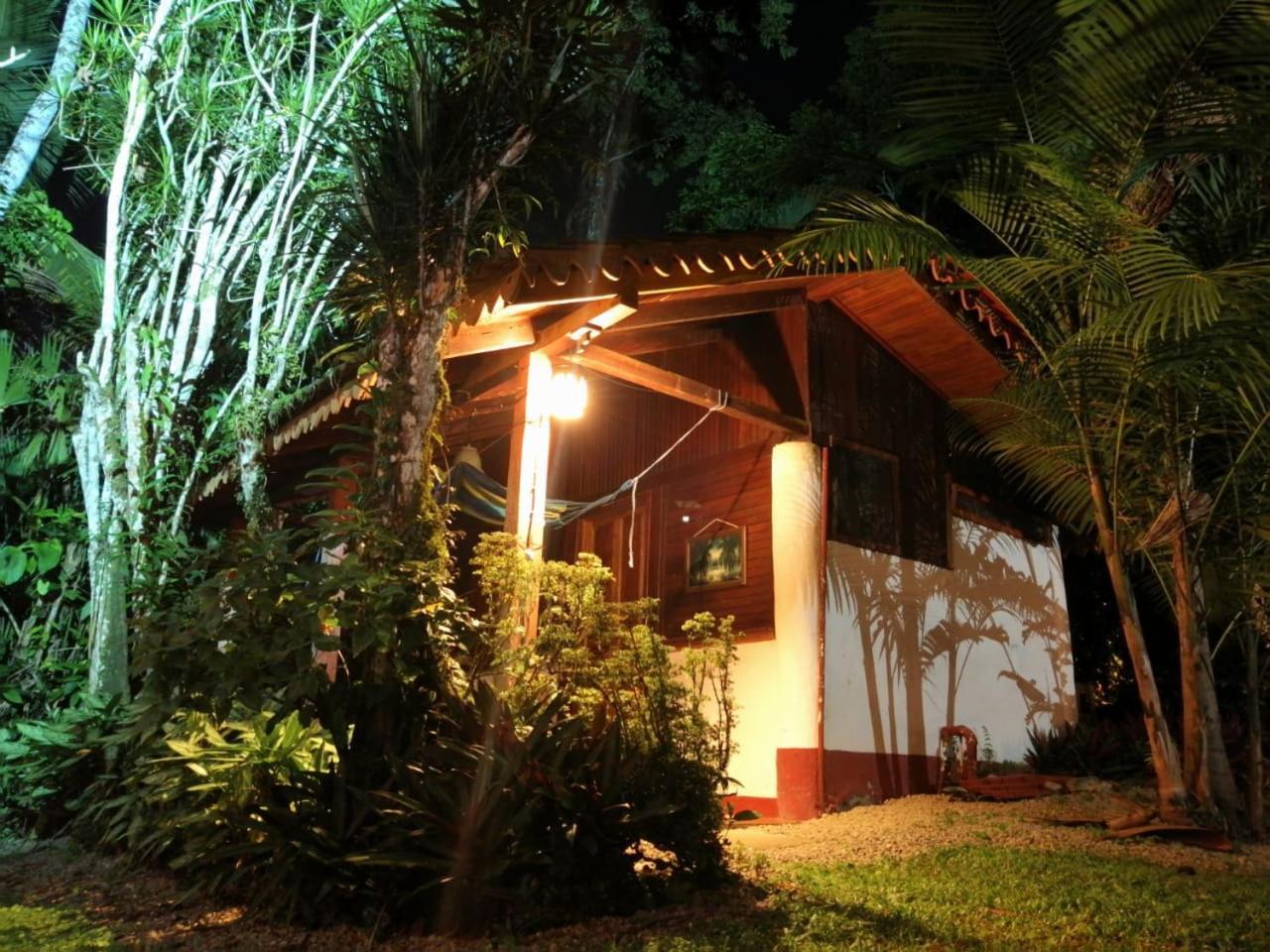 Chalet Y Cabinas Hibiscus Cahuita Esterno foto