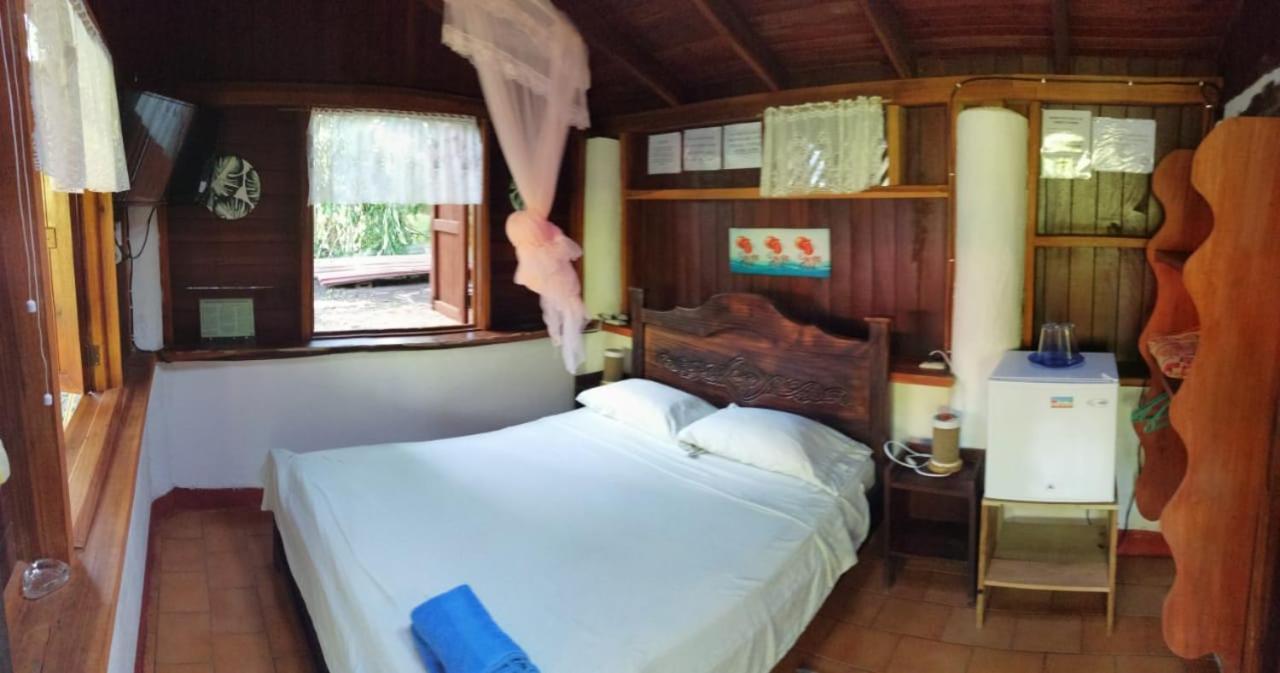 Chalet Y Cabinas Hibiscus Cahuita Esterno foto