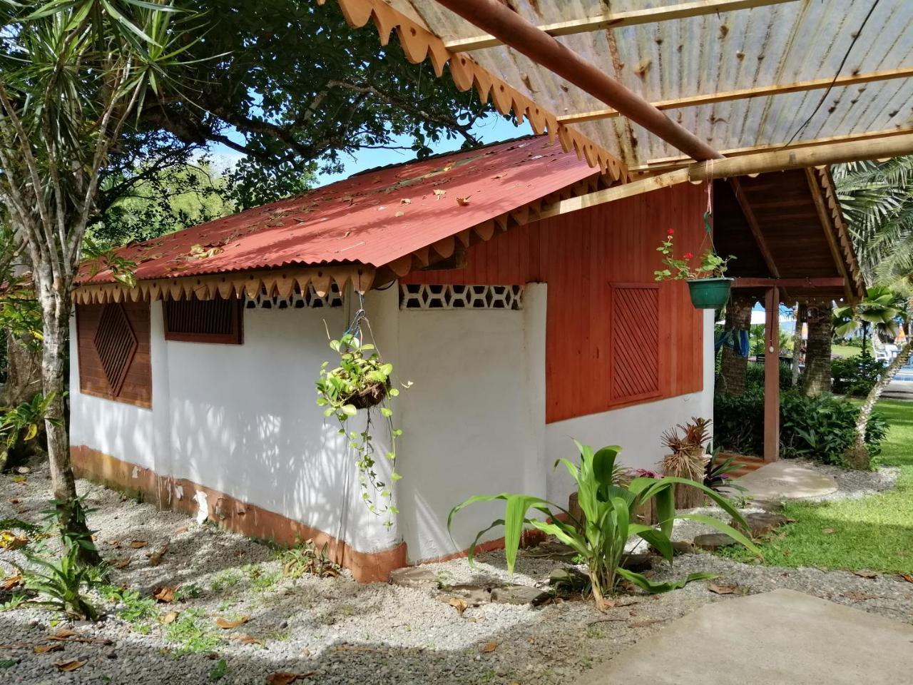 Chalet Y Cabinas Hibiscus Cahuita Esterno foto