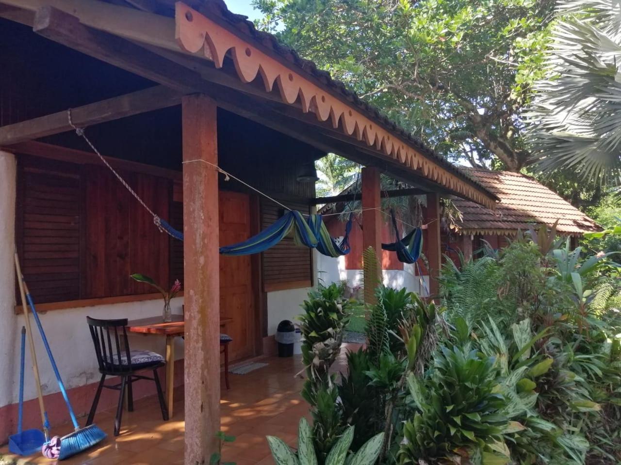 Chalet Y Cabinas Hibiscus Cahuita Esterno foto