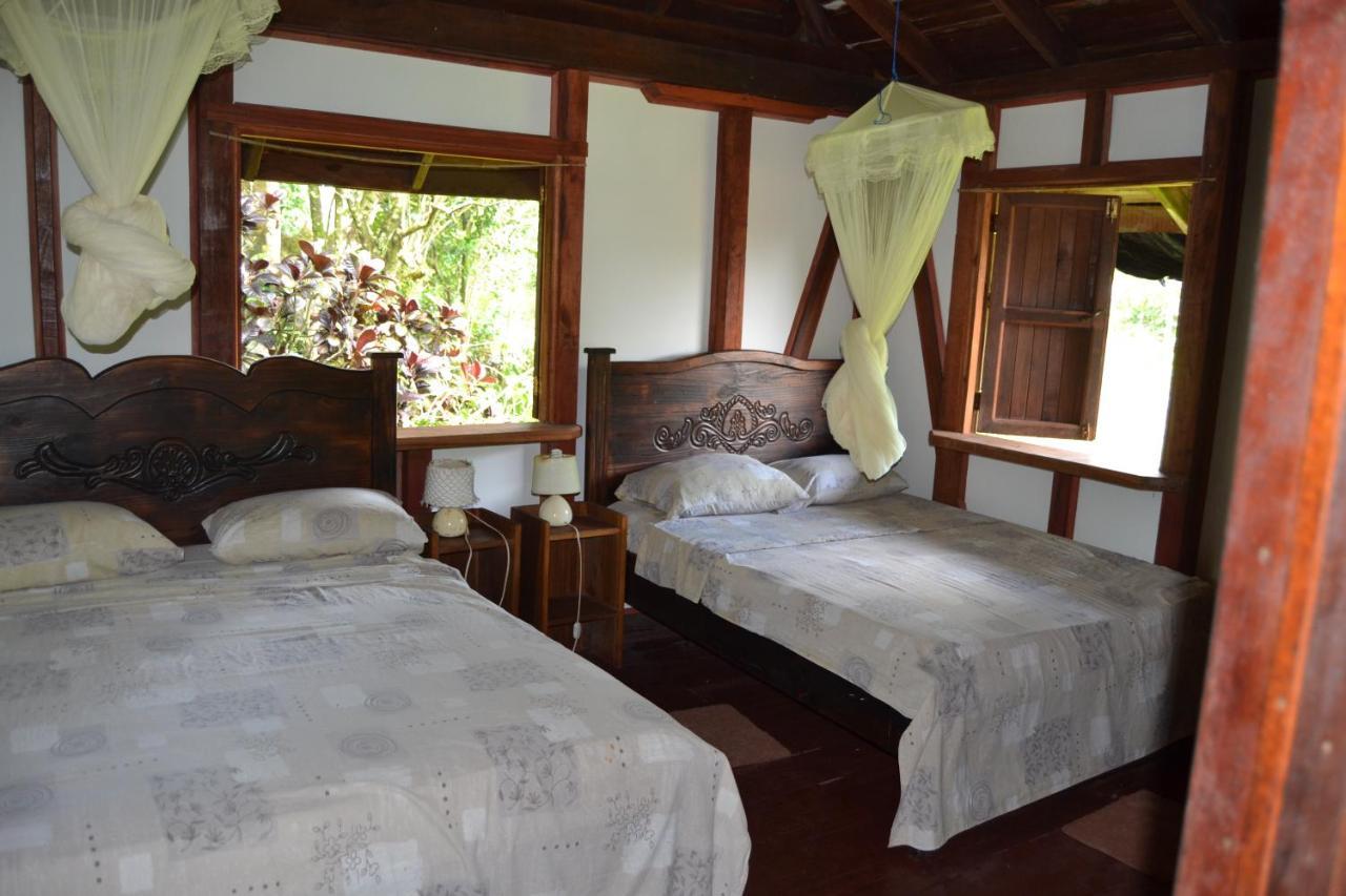 Chalet Y Cabinas Hibiscus Cahuita Esterno foto